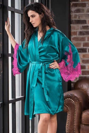 Шелковый халат Bella с кружевной оторочкой рукавов - фото, цены